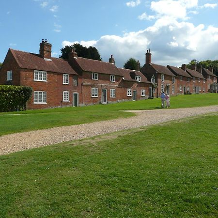 2 Bed In Beaulieu Nfl71 Villa Exterior photo